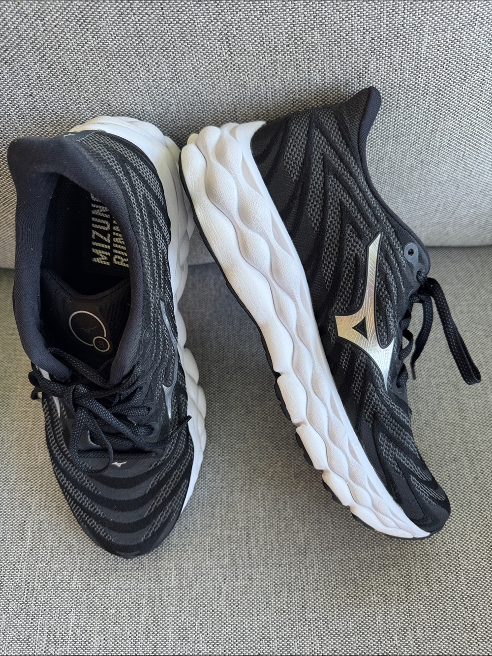 Mizuno Wave Sky 8 Max Cushion Running Shoes Black Metallic Grey Size 9